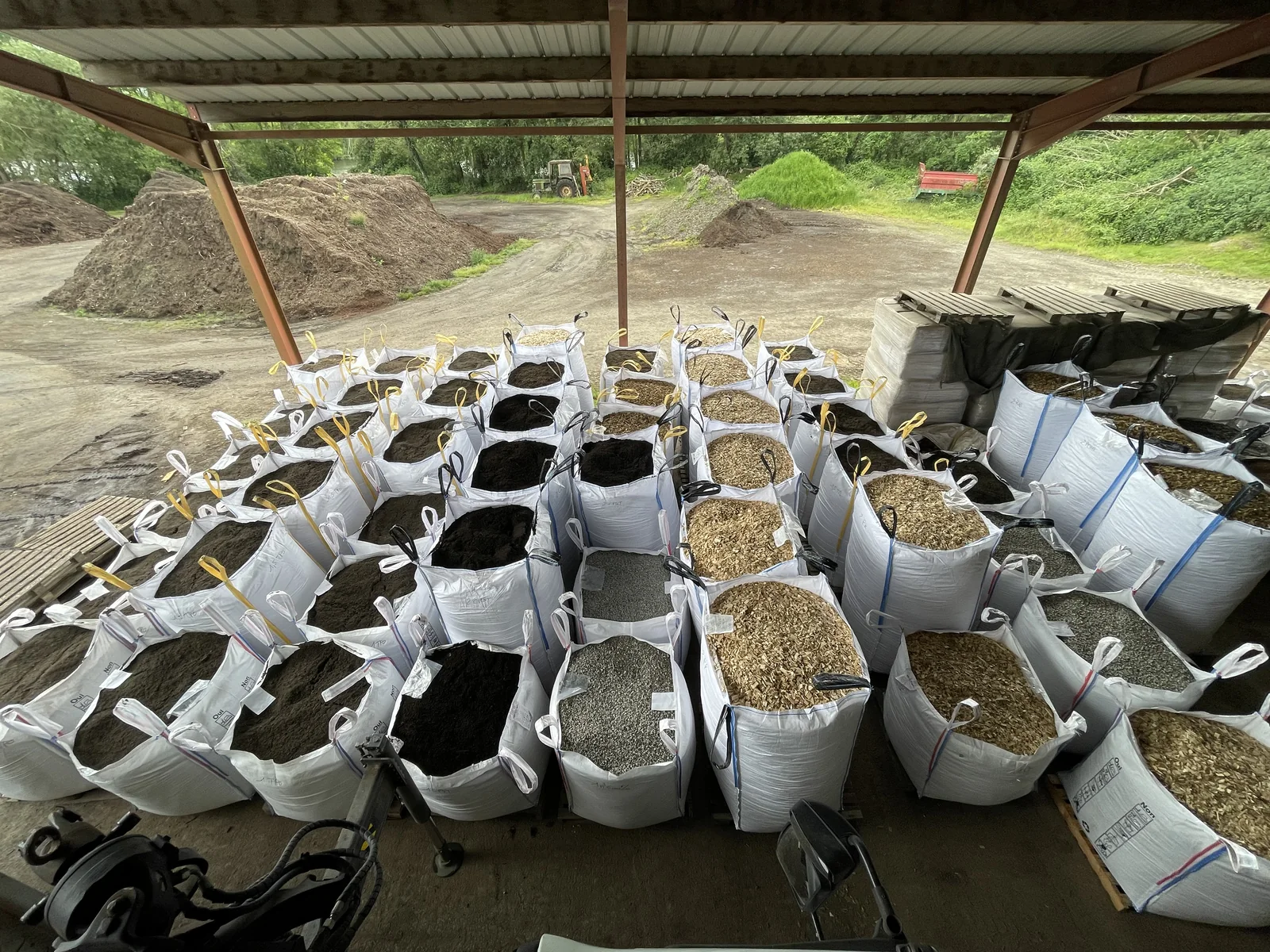 Big bags de terreaux, paillages et matériaux préparés aux Tourbières de Sucé