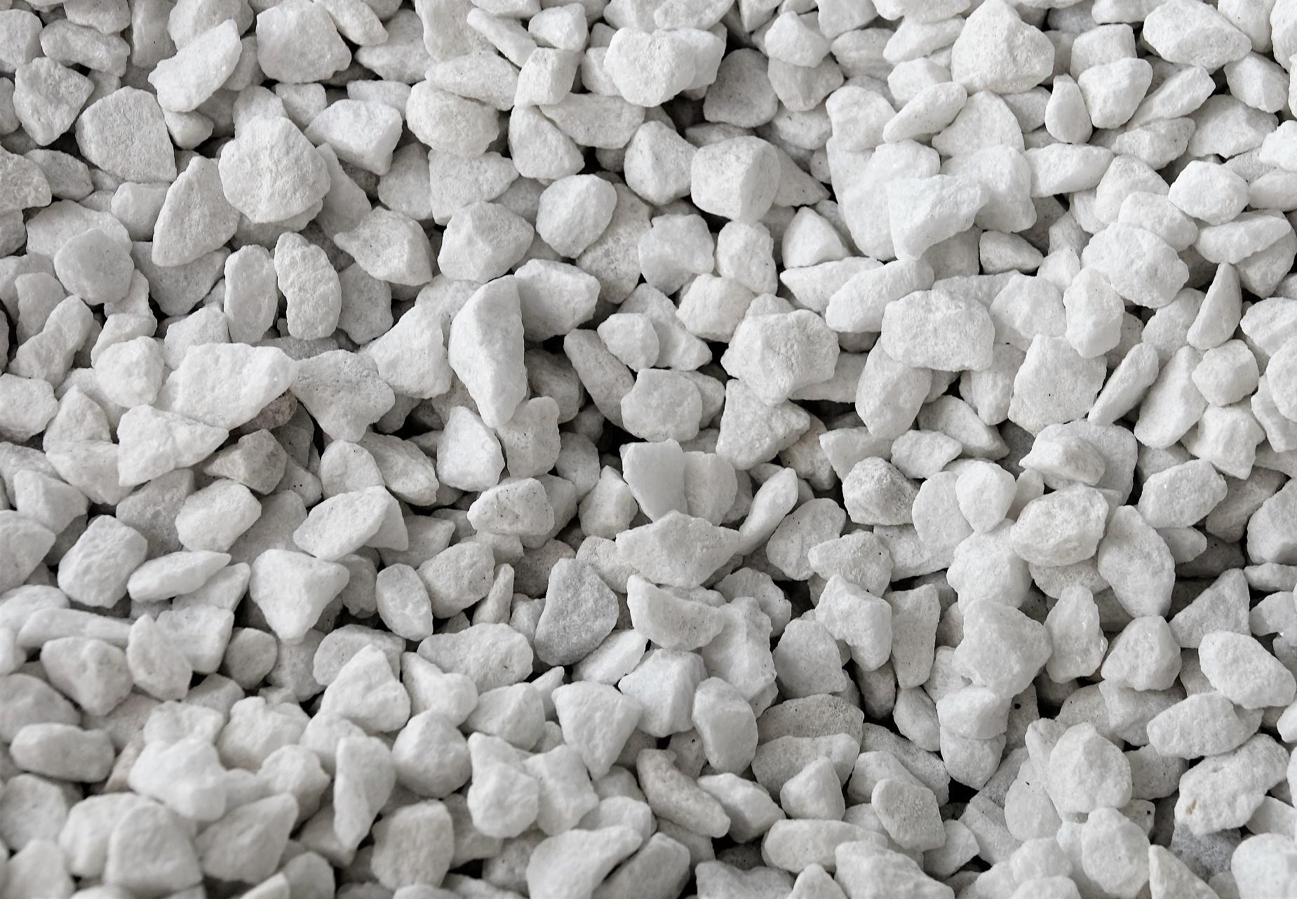 Photo de Gravier marbre blanc 6/12, Minéraux et décoration – Les Tourbières de Sucé