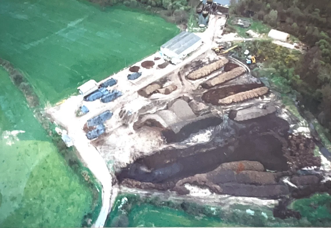 Vue aérienne historique du site des Tourbières de Sucé dans les années 2000
